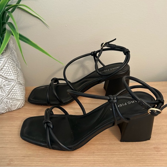 Marc Fisher
Women's Gurion Square Toe Dress Sandals in Black, size 6.5 - Picture 4 of 7
